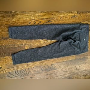 Lululemon Align Pant a bit heavier for cold days. Like new. 28 inseam